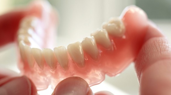 Мягкий, эластичный и гипоаллергенный протез внешне неотличимый от натуральных зубов и тканей!
