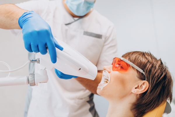 Отбеливание зубов BELLE за 23 000₽ (вместо 28 000₽)