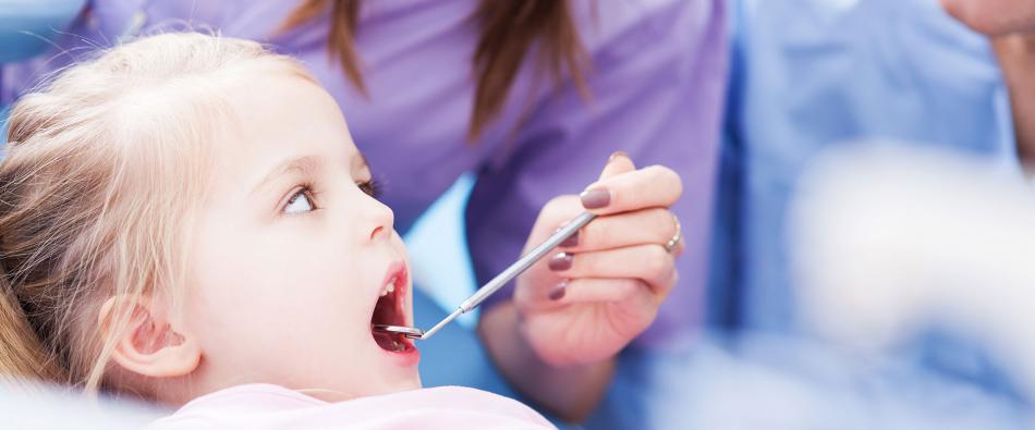 Как лечить флюс (периостит) у ребенка на молочных и постоянных зубах