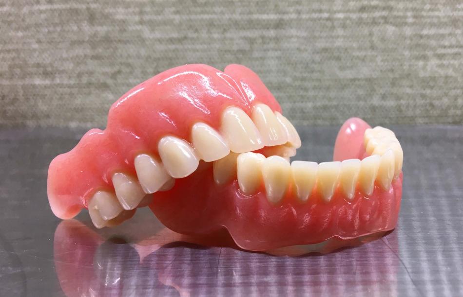 Цена на полное съемное протезирование зубов.