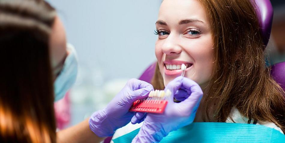 Профессиональное отбеливание зубов: преимущества и недостатки.