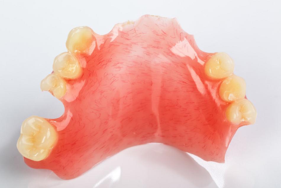 Специальные предложения и скидки на гибкие зубные протезы.