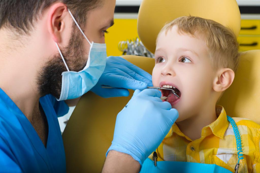 Серебрение молочных зубов у детей: методика лечения.