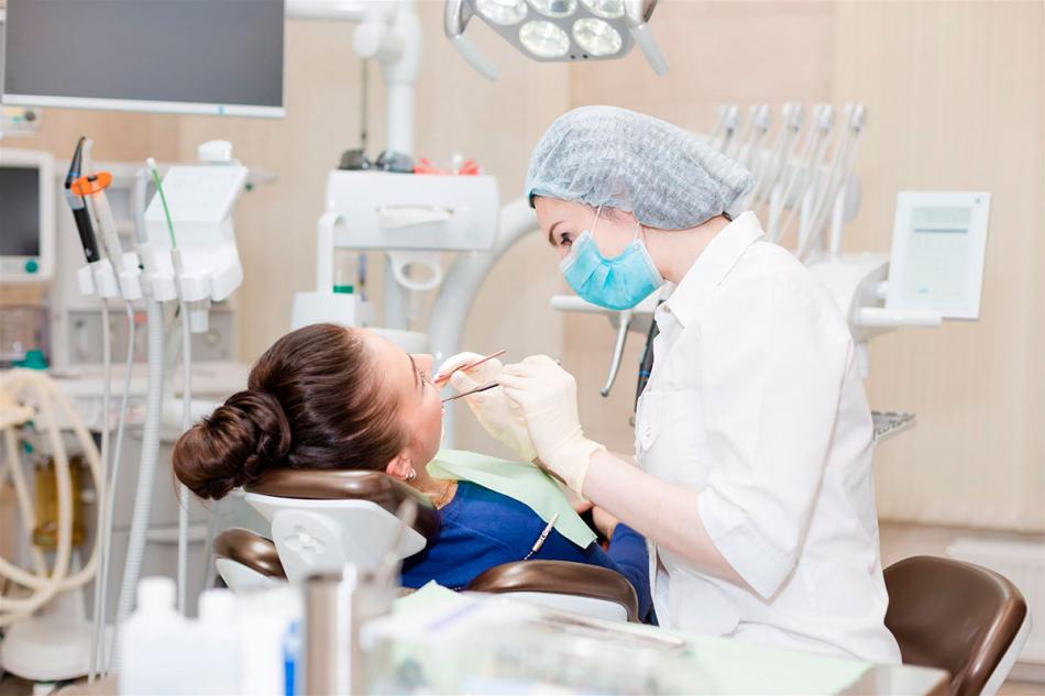Как ведет прием стоматолог-хирург?